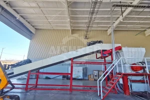 对压缩后的铝废料包进行破碎（解体）选1200型及以上规格的重型双轴撕碎机