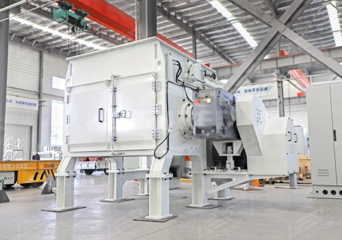 中小型自动单轴撕碎机