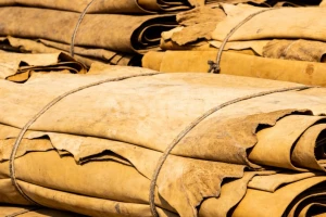 牛皮破碎用什么设备好？高韧性、高纤维废皮革撕碎难题这样破！