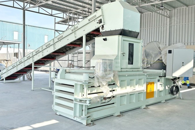 液压打包机用于中东月处理100吨生活垃圾可回收物打包项目