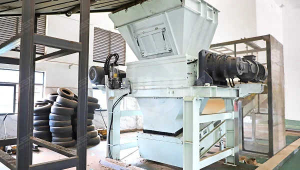 800型单双轴撕碎机处理量解析与型号参数：高价值工业垃圾处理方案