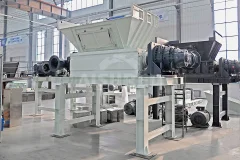 医疗废物处置中心使用哪种类型的撕碎机？