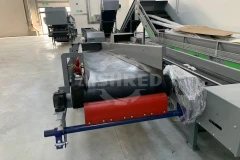 定制单轴粉碎机+磁选设备助力阿联酋客户实现PP/PS塑料衣架回收