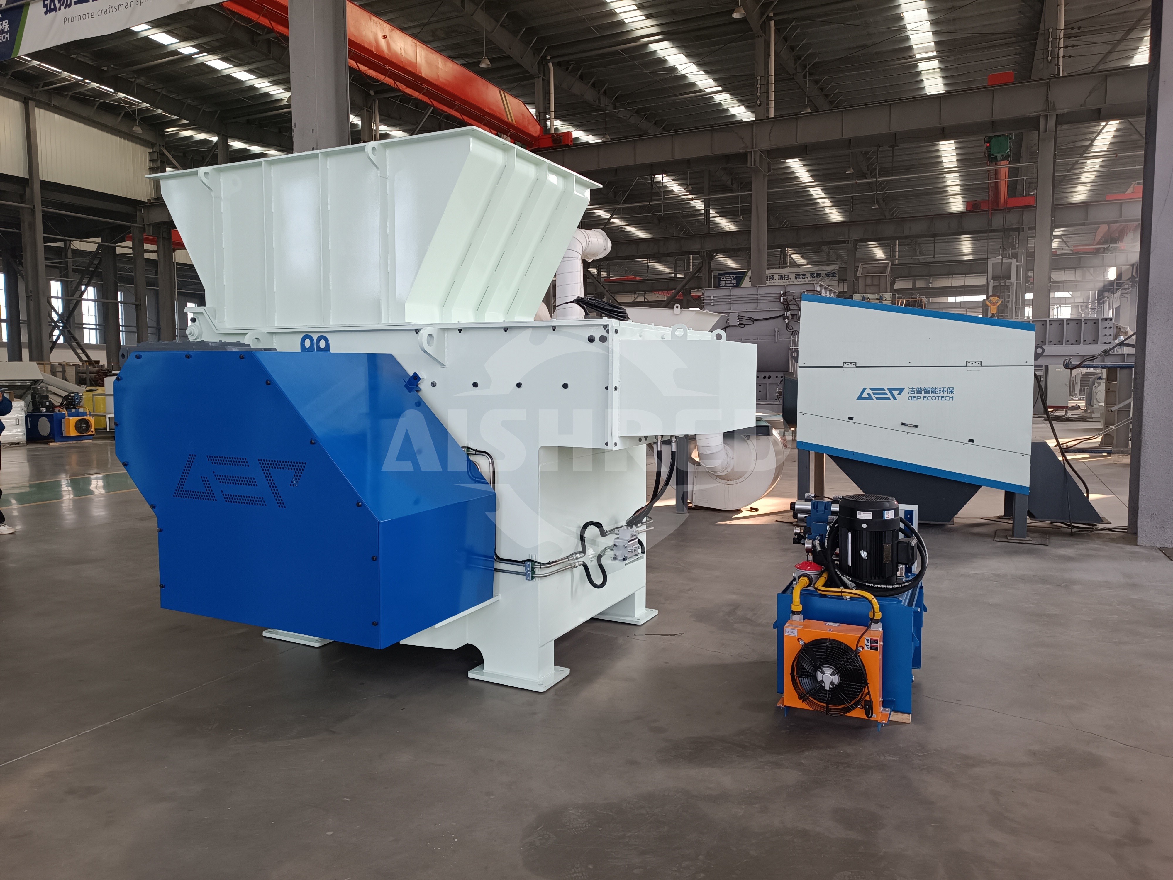 洁普单轴撕碎机车间