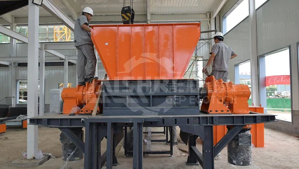 800型单双轴撕碎机处理量解析与型号参数：高价值工业垃圾处理方案